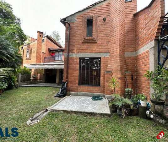 Casa para Venta en Los Balsos Nº 2. Municipio Medellin - $1.300.000.000 - 240607