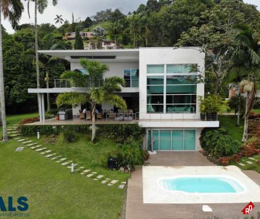 Casa para Venta en Las Palmas. Municipio Medellin - $3.950.000.000 - 240794