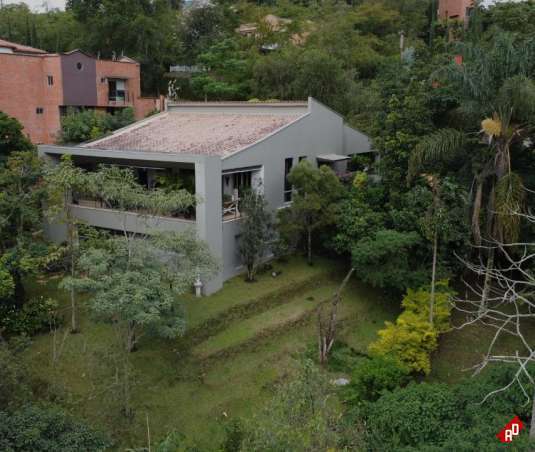 Casa para Venta en Loma de Las Brujas. Municipio Envigado - $3.050.000.000 - 243722