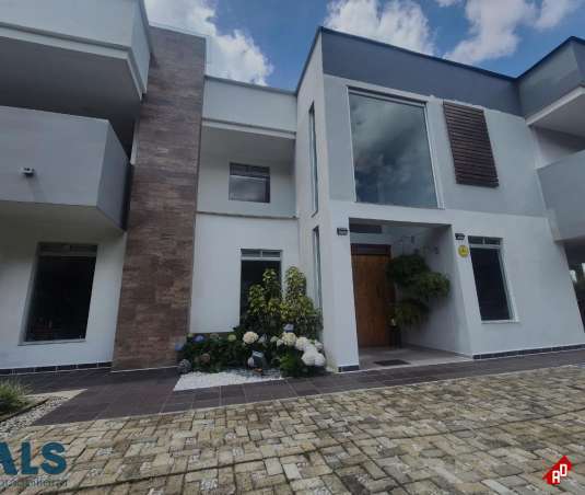 Casa para Venta en Loma del Escobero. Municipio Envigado - $2.700.000.000 - 244341