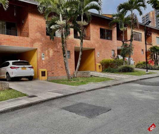 Casa para Venta en Loma de Cumbres. Municipio Envigado - $920.000.000 - 246615