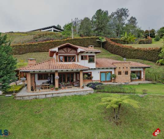 Casa para Venta en Loma del Escobero. Municipio Envigado - $2.900.000.000 - 248015