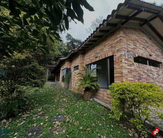 Casa para Venta en Loma de Las Brujas. Municipio Envigado - $2.300.000.000 - 254539